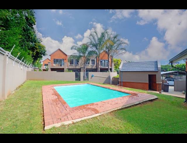 2 BEDROOM TOWNHOUSE FOR SALE IN DARRENWOOD